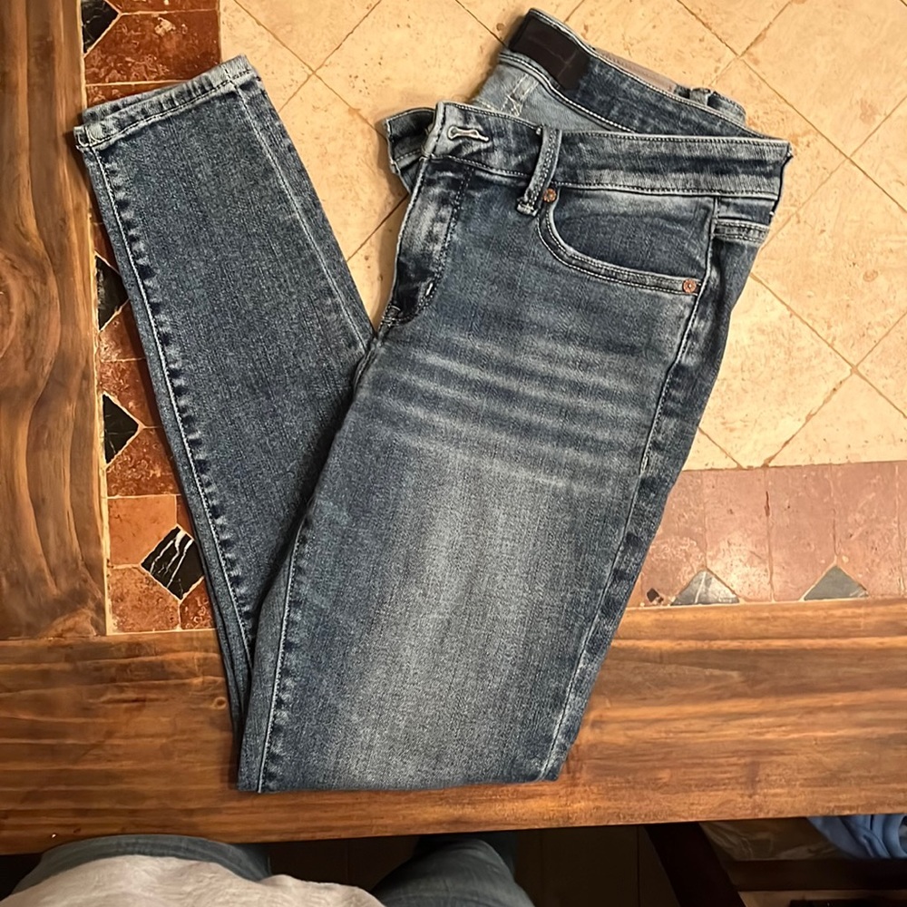 Gently worn buckle black